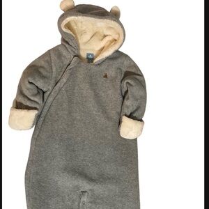 🐻Baby Gap - Cozy Sherpa Lining and Foldover Mittens  Size: 6-9 Mths 
(Snow suit)